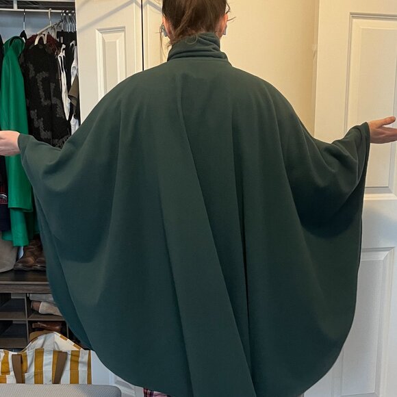 Peter James (UK) Green wool/cashmere cape - Picture 12 of 12